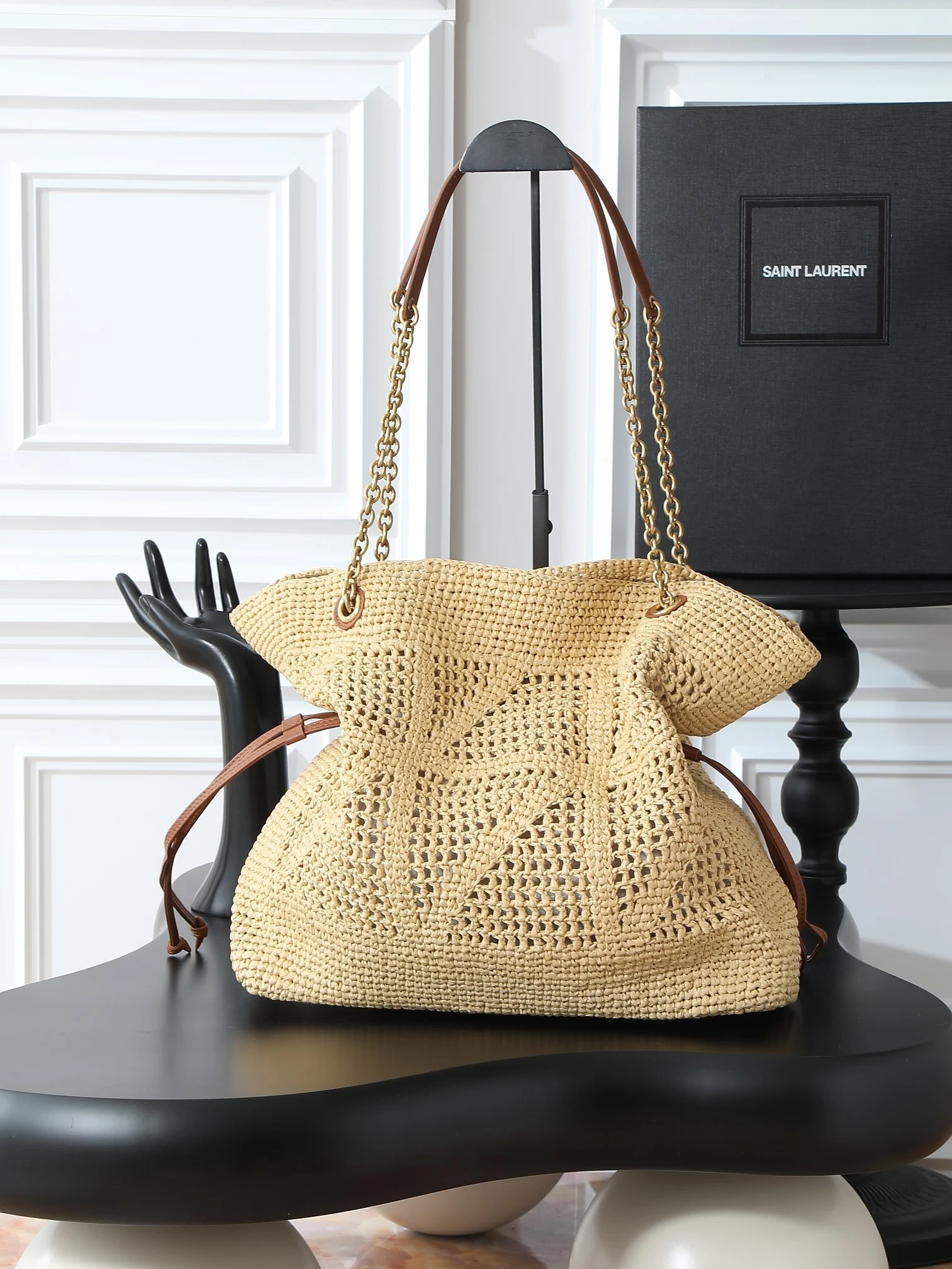 Saint Laurent Jamie Shopping in raffia