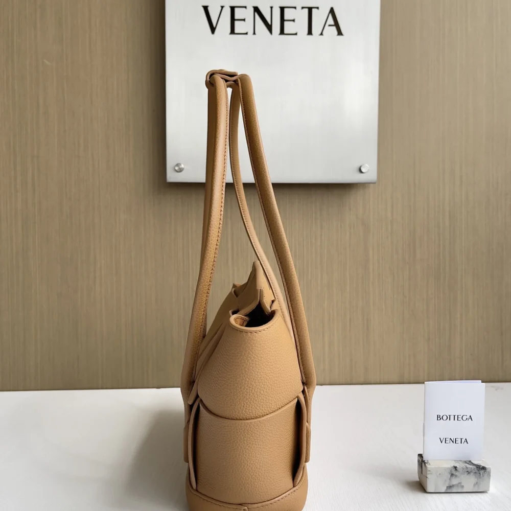 Bottega Veneta Arco 33