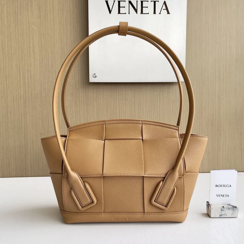 Bottega Veneta Arco 33